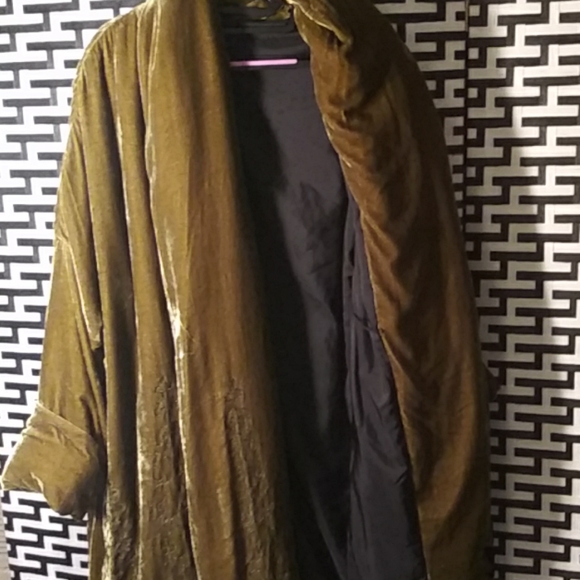 50''/52'' around under arm chest measurements, Velvet Coat - Picture 5 of 8